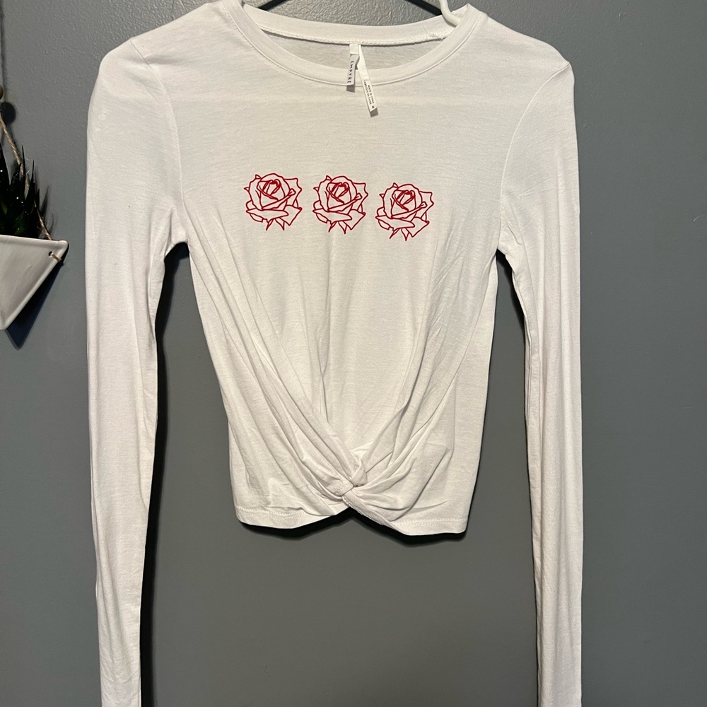 White cotton top with roses